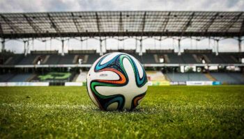 the-ball-488700_1920