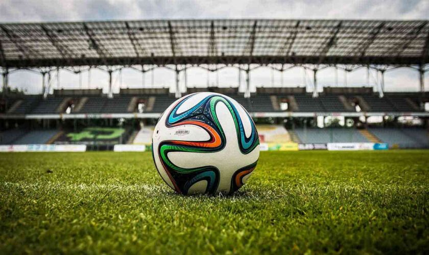 the-ball-488700_1920